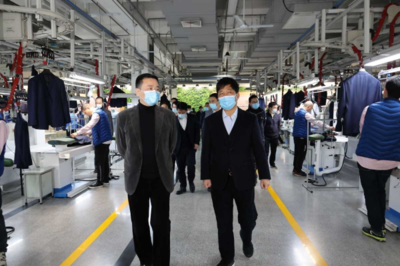 勇于變革創一流，擔當奮進攀高峰——湯飛帆調研創新載體服裝設計